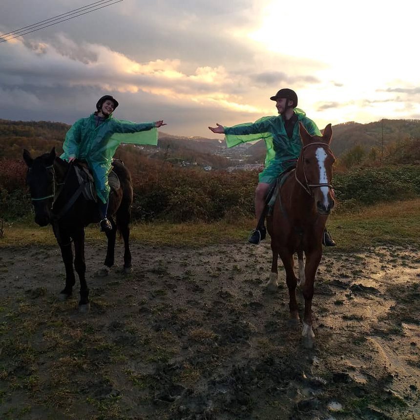 Романтическое катание на лошадях — покажи чувства без слов